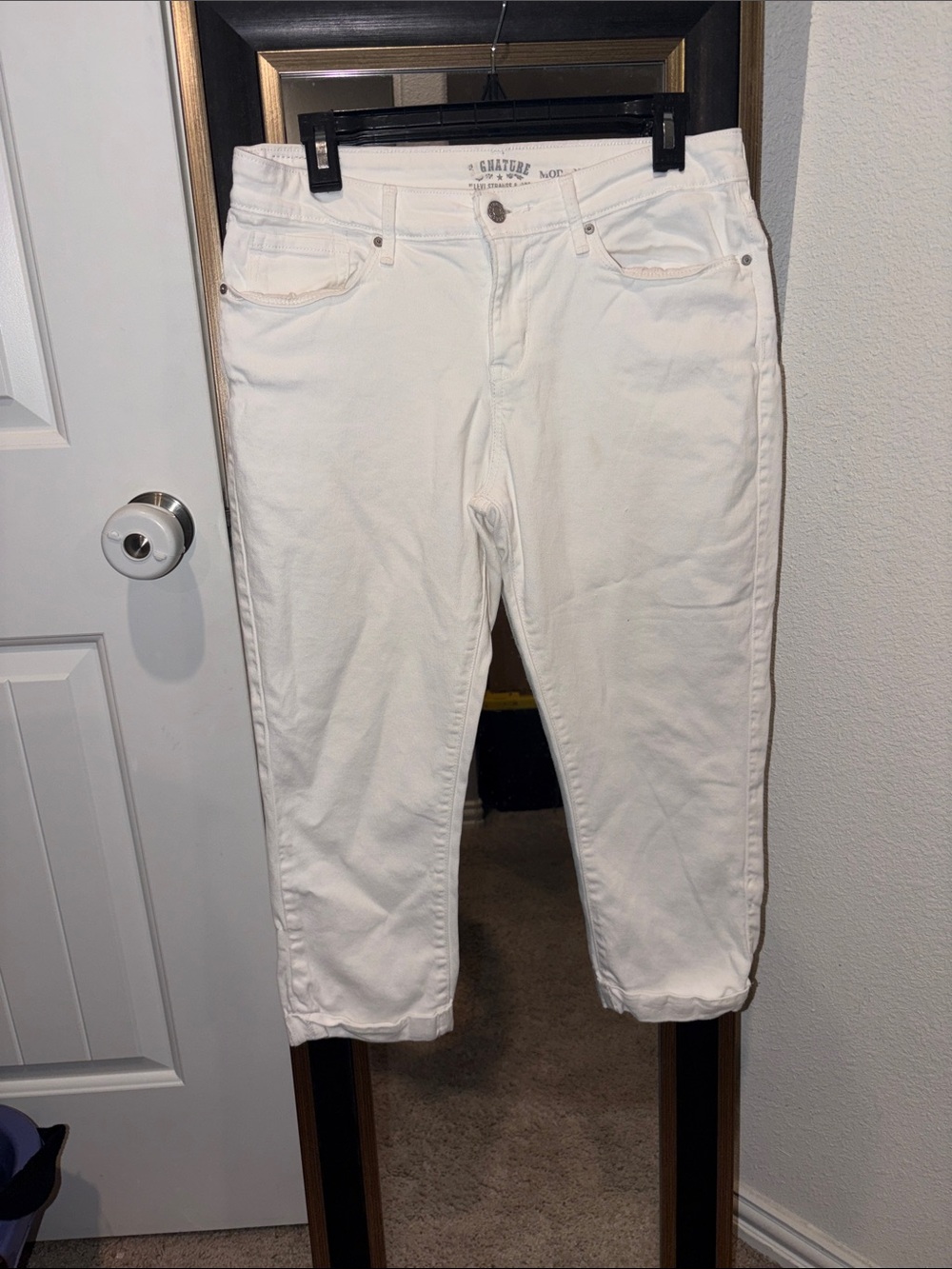 Signature by Levi Strauss White Cropped Ankle Jeans